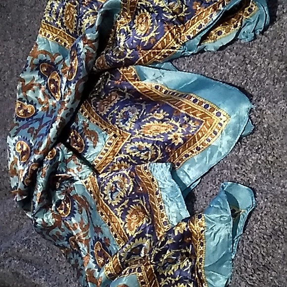 Vintage 27 x 29 inches Womens Scarf in blues & brown - Picture 2 of 3